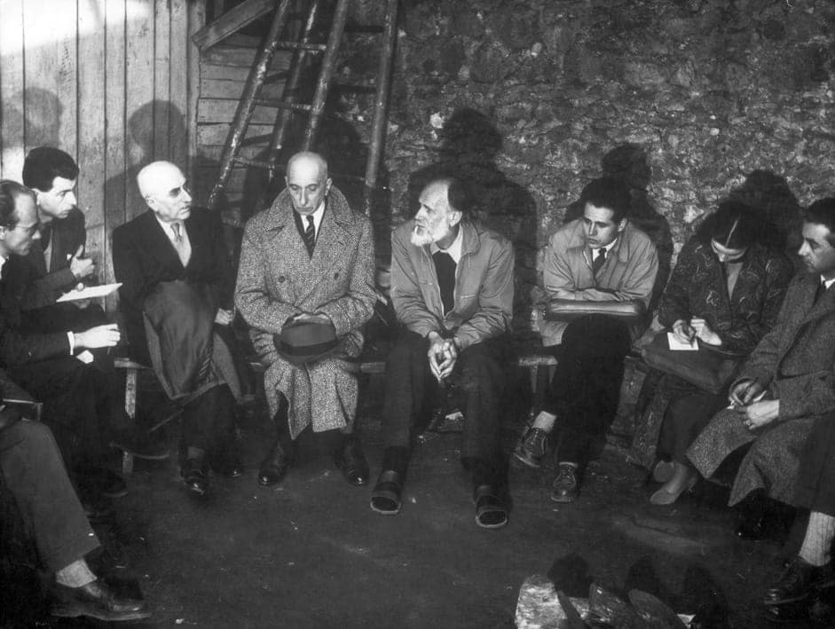 Clichy, mars 1957 : jeûne de 21 jours contre les tortures en Algérie avec, à la droite de Lanza, François Mauriac et le pasteur Roser.