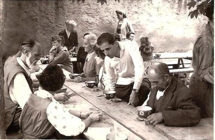 Lanza del Vasto - The common table (Bollène, around 1960).