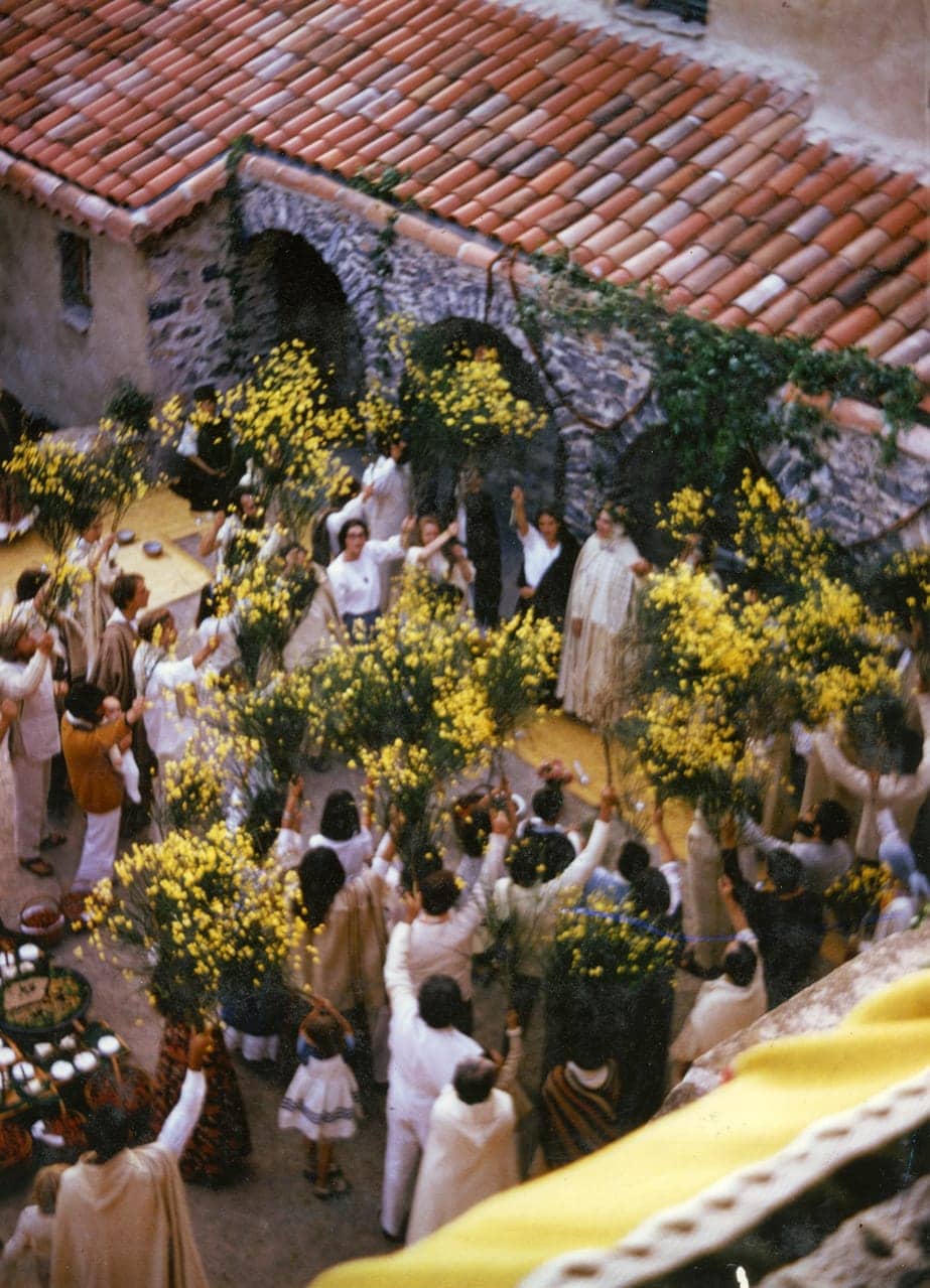 Lanza del Vasto - Une fête communautaire à la Borie-Noble.