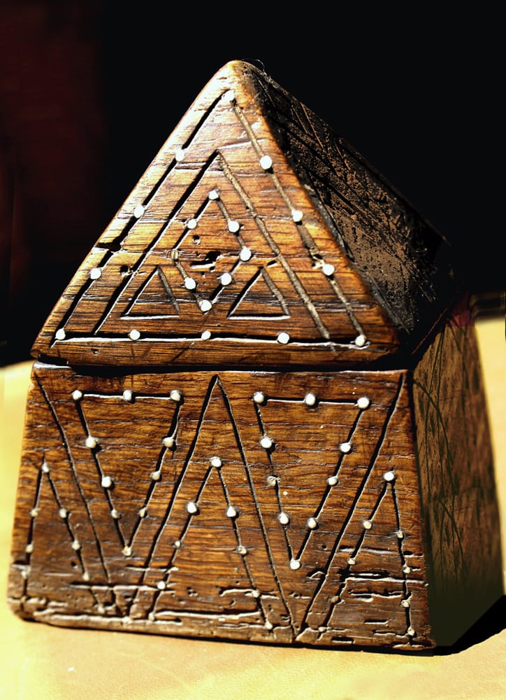 Cofrecito piramidal - Lanza del Vasto