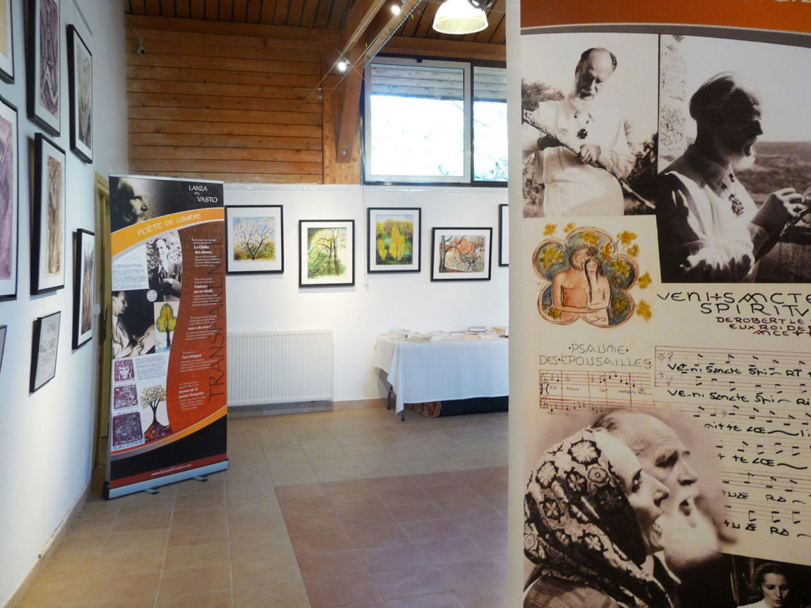 L’Abbazia Notre-Dame du Bon Secours (Nostra Signora del Buon Soccorso) a Blauvac ospita una mostra di opere di Lanza del Vasto